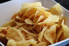 МЧС: любители чипсов и орешков рискуют заразиться коронавирусом