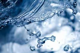 Медики разрушили миф о связи выпитой воды с отеками