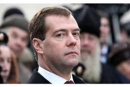 Медведев пригласил Обаму в Россию посмотреть на «порванную в клочья» экономику