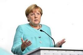Меркель высказалась против предоставления привилегий привившимся от COVID-19