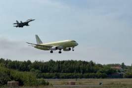 Минпромторг: импортозамещенный самолёт SJ-100 совершил первый полет