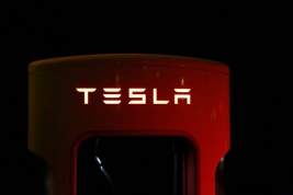 Минпромторг пригласил Маска обговорить место для завода Tesla в России