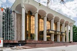 Молдавский парламент принял в первом чтении законопроект о переименовании государственного языка