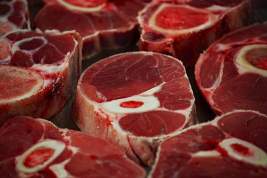 На территорию Казахстана запретили ввозить мясо из трех регионов России
