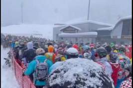 На горнолыжных трассах Сочи выстроились огромные очереди