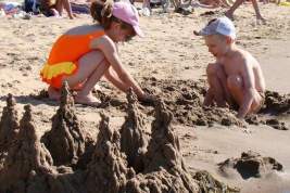 На компенсацию детского отдыха в летних лагерях выделят 5 млрд рублей