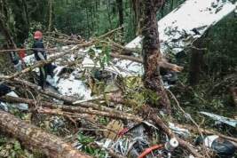 На месте крушения самолета в Индонезии нашли выжившего ребенка