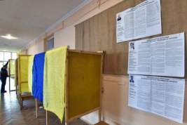 На одном из избирательных участков на Украине мужчина кинул коктейль Молотова