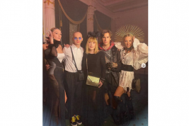 На вечеринке Ивлеевой Пугачева сфотографировалась с Элджеем, Милохиным и Клавой Кокой