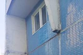 Надзорный орган добился демонтажа незаконного балкона на втором этаже