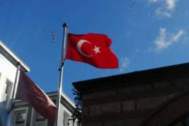 Неизвестные обстреляли офис правящей партии в Стамбуле