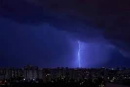 Непогода в Москве и области – синоптики предупредили о грозе с сильным ливнем и ветром
