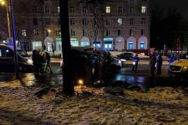 Очевидец: сбившая женщину с двумя детьми в Москве водительница не пыталась уйти от столкновения