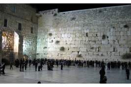 От Стены Плача в Иерусалиме отвалился крупный камень