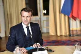 Отставные генералы предупредили президента Франции о риске развала страны