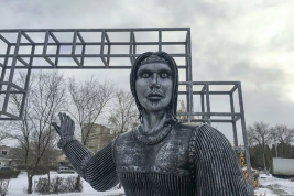 Памятник Аленке продали на аукционе за 2,6 млн рублей