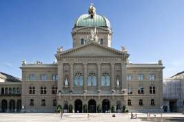 Парламент Швейцарии одобрил отпуск для отцов при рождении ребенка