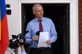 Парламентарии Британии осудили решение главы МВД по экстрадиции Джулиана Ассанжа