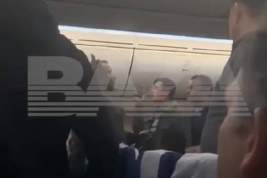 Пассажиры рейса Ташкент – Москва подрались в самолете после четырех часов ожидания во Внуково