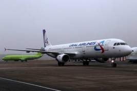 Пассажиры «Уральских авиалиний» сообщили о массовых задержках рейсов