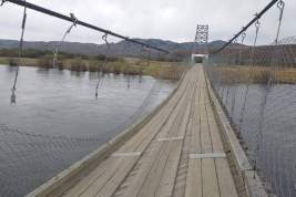 Печально известный мост через реку Нерча в Забайкалье разорвало ветром через сутки после ремонта