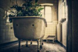 Пенсионер обнаружил в ванной тела жениха и невесты