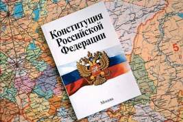 Песков объяснил включение не читавшей Конституцию Исинбаевой в рабочую группу по её изменению