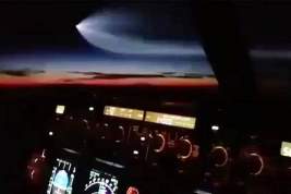 Пилоты пассажирского Airbus сняли на видео пролетавшую рядом ядерную ракету США