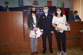 Полицейские вручили благодарственные письма двум жительницам Солнечногорска, спасшим девочку от нападения