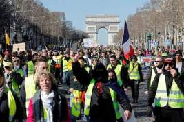 Полиция Парижа применила слезоточивый газ против участников акции «жёлтых жилетов»
