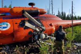 После жесткой посадки вертолета Ми-8 в Якутии госпитализированы восемь пострадавших