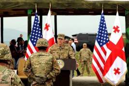 Президенту Грузии прочат импичмент за отказ от военной базы США
