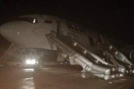 При жесткой посадке возвращавшегося из Вьетнама самолета Azur Air в Барнауле пострадали десятки пассажиров
