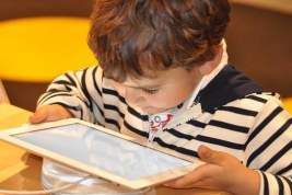 Психолог рассказал о пользе планшета для ребёнка