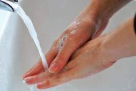 Раскрыта опасность частого мытья рук и использования антисептика