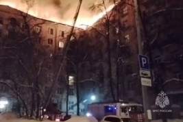 Раскрыта возможная причина пожара на крыше дома на улице Черняховского в Москве