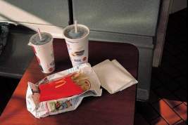 Рестораны McDonald's в Казахстане возобновили работу без названия