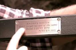 Почему со скамейки в Централ-парке Нью-Йорка исчезла табличка с именами Андрея Костина и Наили?