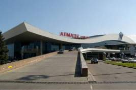 Российские туристы застряли в Алма-Ате и переждали захват аэропорта в самолёте