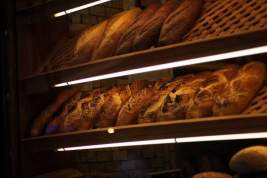 Российские ведомства обсуждают возможность продажи хлеба и овощей без упаковки