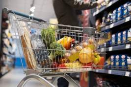 Россиянам могут разрешить есть продукты в супермаркетах до их оплаты на кассе