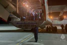 Самолет МЧС России доставил в Москву из Махачкалы владельца сгоревшего автосервиса Худиева и еще 15 человек