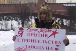 Сергея Зверева вызвали в полицию после одиночного пикета в защиту Байкала