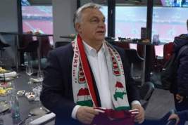Шарф Виктора Орбана с картой «Великой Венгрии» стал причиной дипломатического скандала