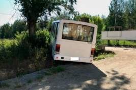 Шесть человек погибли, 15 получили травмы в результате аварии с автобусом в Свердловской области