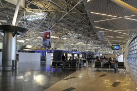 СМИ: Минздрав предложил открывать в аэропортах не более двух курилок