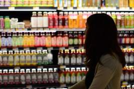 СМИ: поставки соков и молока в магазины начали срываться из-за дефицита тары