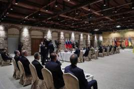 СМИ сообщили о завершении первого дня переговоров делегаций РФ и Украины в Стамбуле