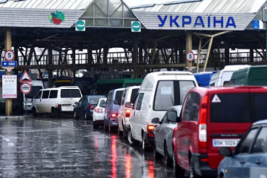 СМИ: украинцы, бегущие на родину от коронавируса, штурмуют границу с Польшей
