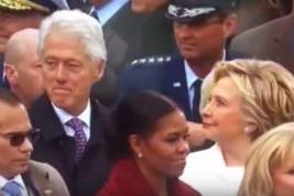 Соцсети: недовольный взгляд Хиллари Клинтон на мужа, «уставившегося на Иванку Трамп» - лучший момент инаугурации